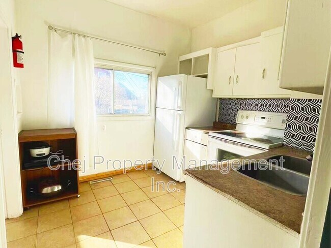 Photo - 10564-10592 92 St NW