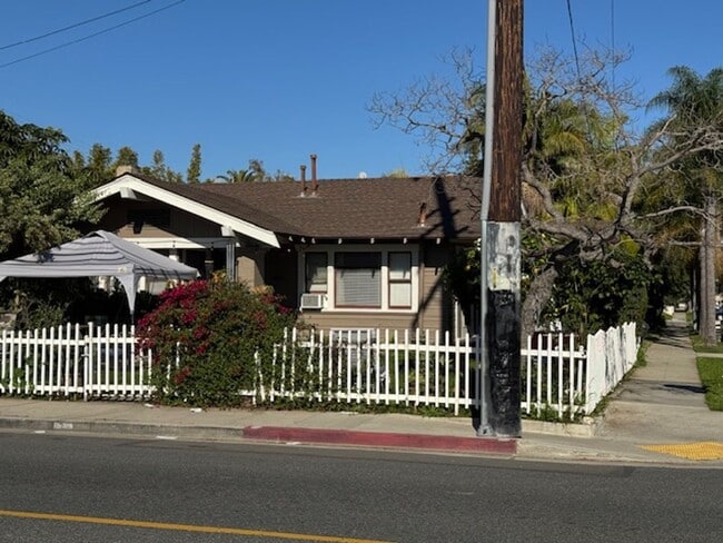 Photo - 3811 E 10th St Unit 3811