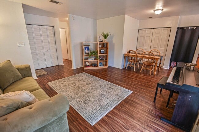 Photo - 809 California St