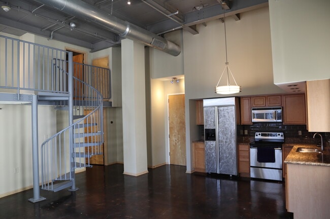 Building Photo - 110 N 3rd St Unit #711