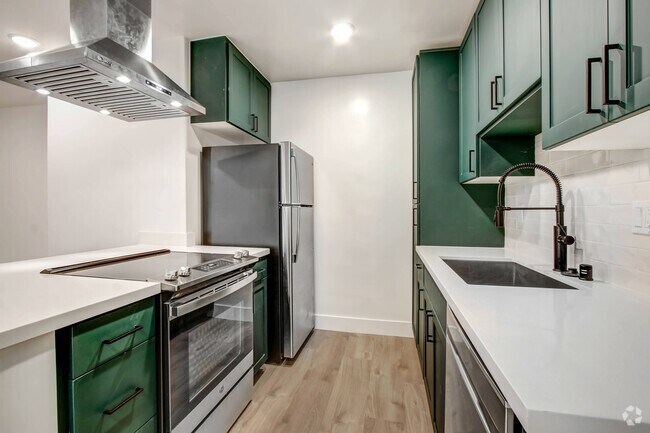 Building Photo - 1333 N Martel Rental