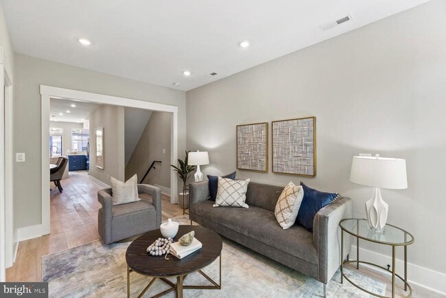 Building Photo - 1640 4th St NW Unit 2