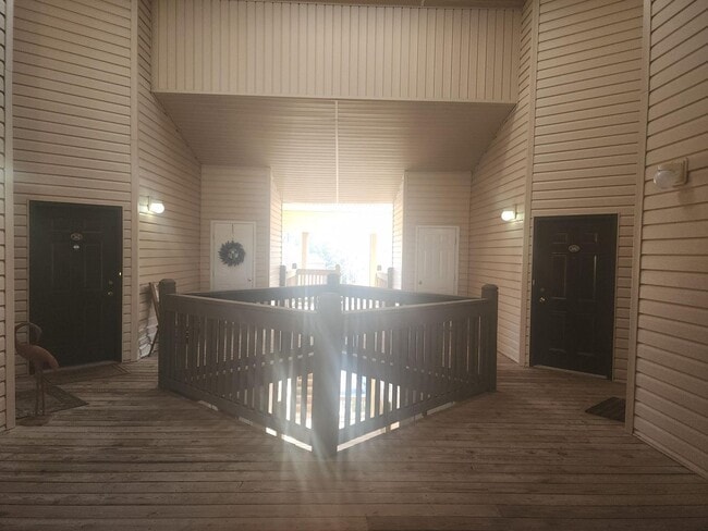 Photo - 141-300 (4) Unit 300-4