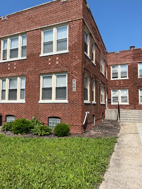 Photo - 9647 S Forest Ave Unit 1F