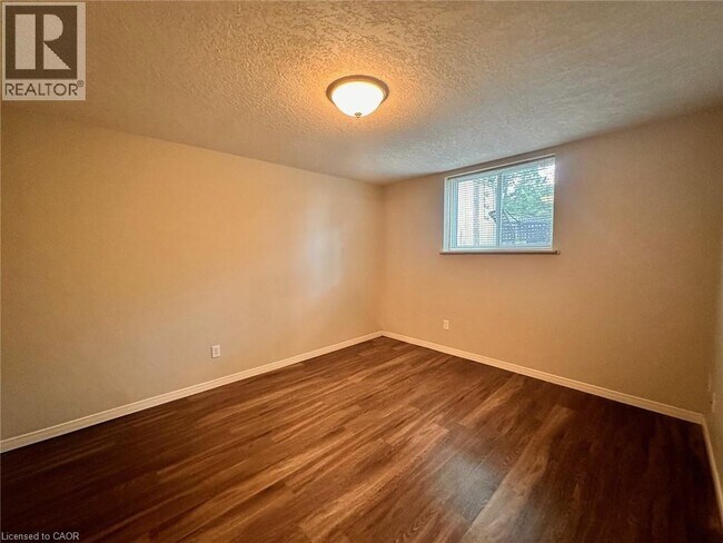 Photo - 9 Macville Ave Unité B