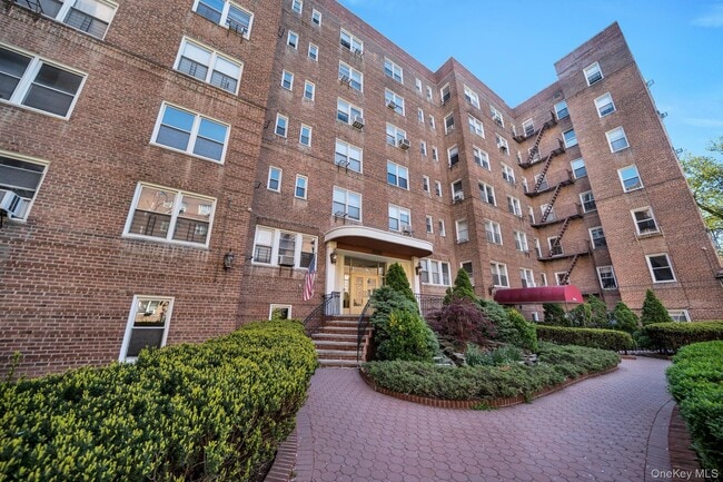 Building Photo - 99-41 64th Ave Unit C16