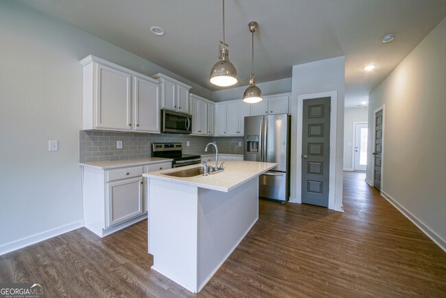 Photo - 305 Lorien Way