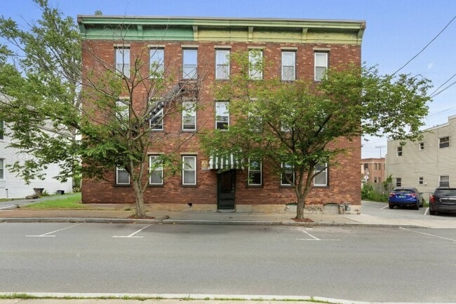 Building Photo - 23 Monroe St Unit 23 2R