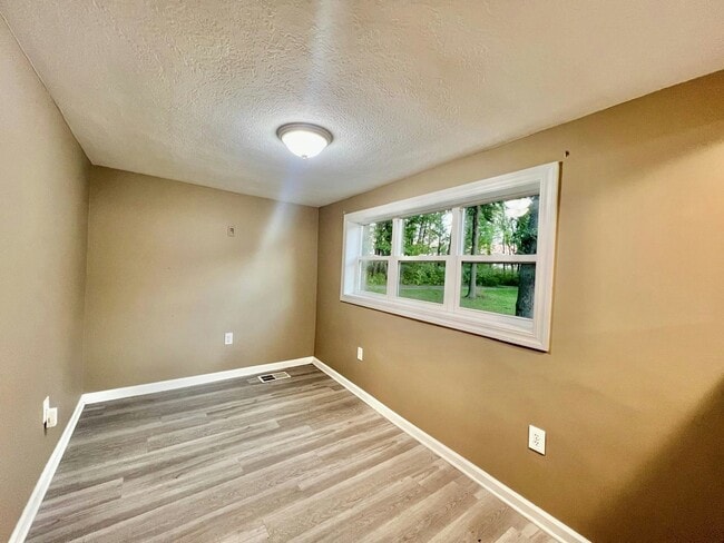 Photo - 8310 Bellflower Rd