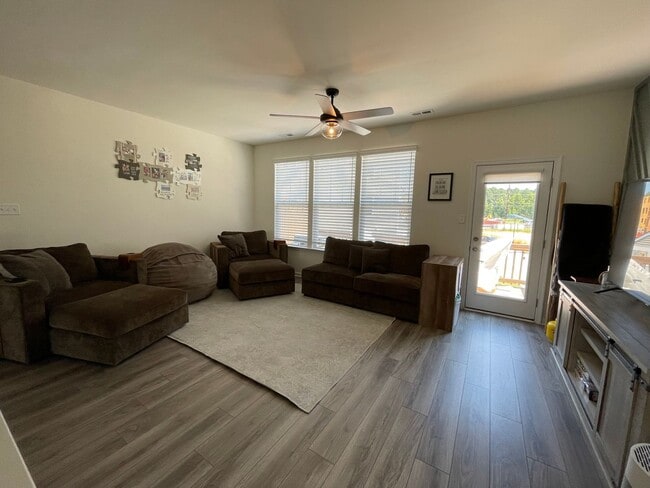 Photo - Huntington Pointe