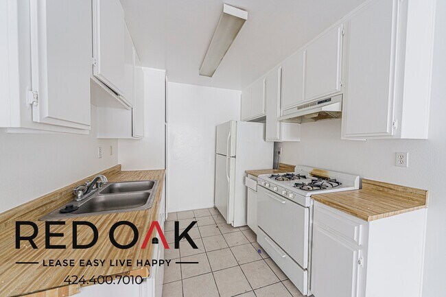 Building Photo - 11817 Victory Blvd Unit 310