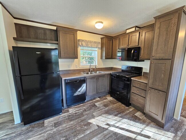 Building Photo - 17 Mapledale Acres