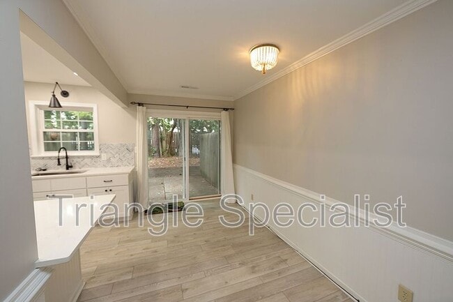Photo - 3719 Jamestown Cir