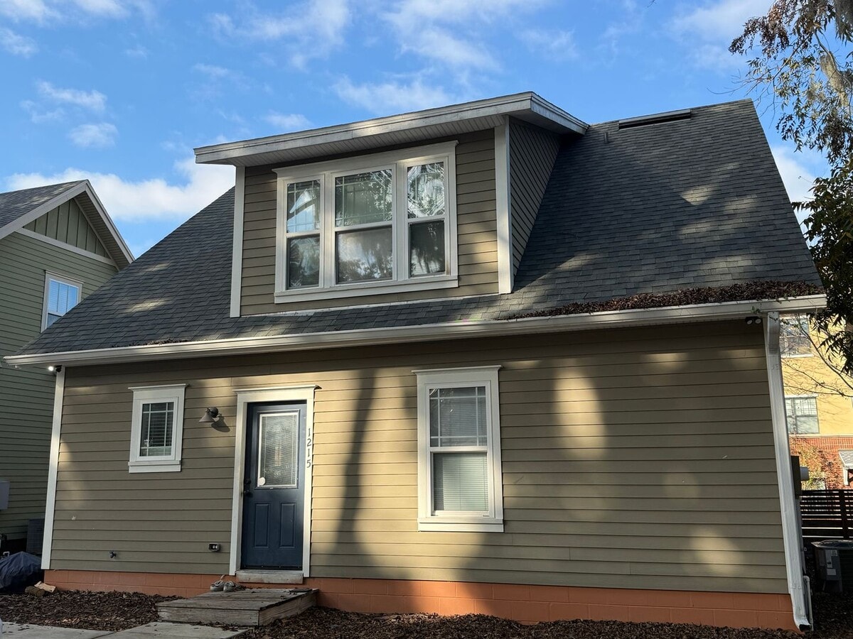 Photo - 5x5 in Carvers Corner ! NOW LEASING FOR FALL 2026