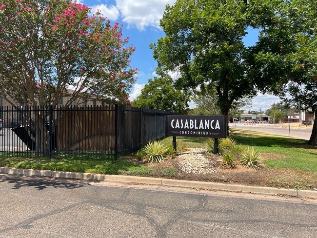 Building Photo - Casablanca Condo near Baylor