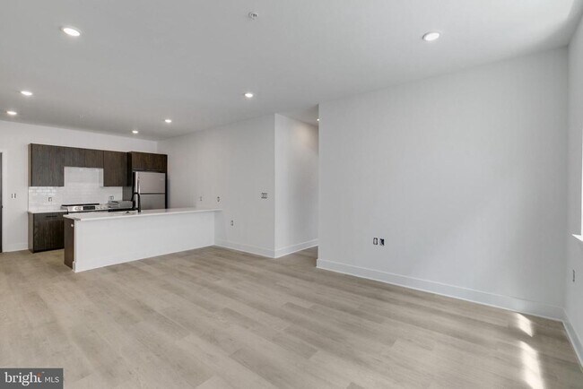 Photo - 3045 Richmond St Unidad 504