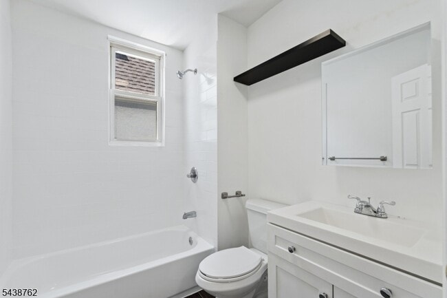 Building Photo - 1043 Hunterdon St Unit 2