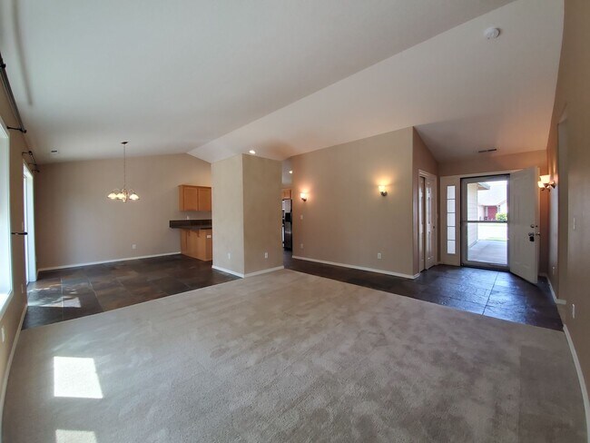 Photo - 3 bed, 2 bath- Kennewick Location!