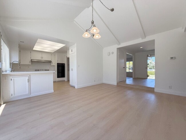 Building Photo - Costal Living - Pride of Ownership Neighbo... Rental