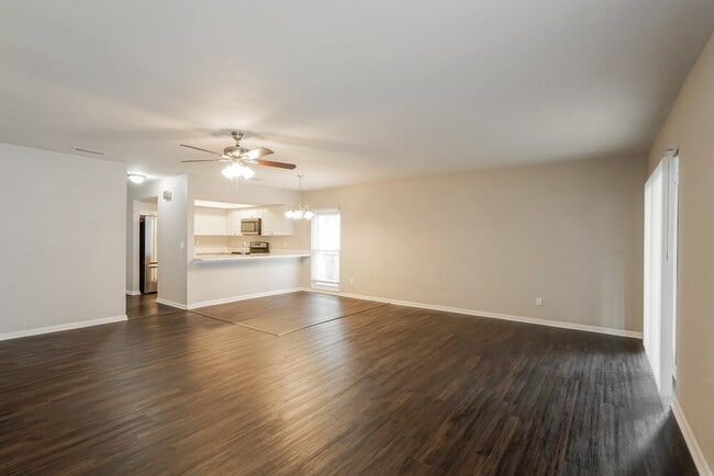 Photo - 814 Settlers Rd