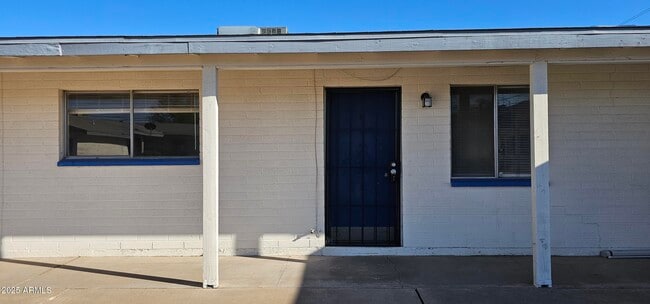Building Photo - 104 S Allen Unit B