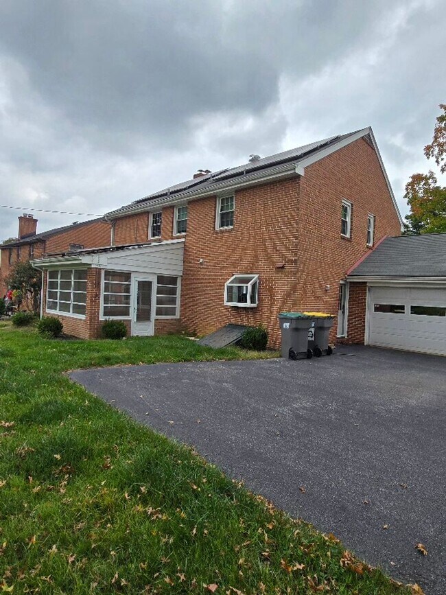 Photo - Lovely Colonial Home in Sharpley