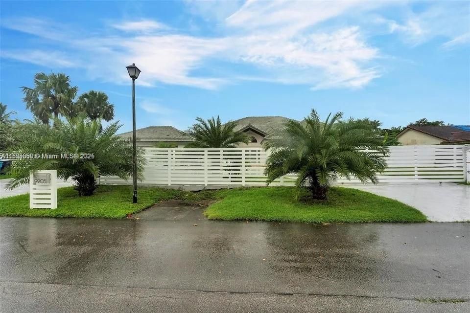 Photo - 19905 SW 135th Ave