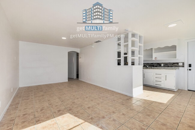 Building Photo - 1402 W Mercer Ln Unit 1