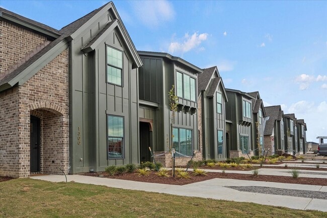 Photo - 1300 Twelve Oaks Ln