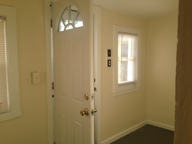 Photo - Great Home! Spacious and Updated! Wood Flooring! New Window! Eat-in-Kitchen! Yard!