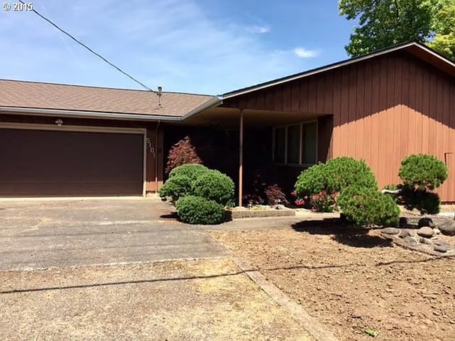 Photo - Great Vintage Home!