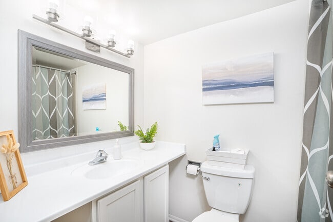 Leasing Room - Bathroom