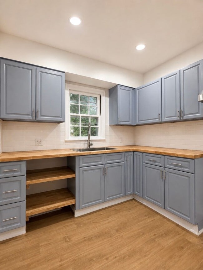 Building Photo - Completely renovated 5-bedroom, 3-bathroom home in the highly desirable Dalraida