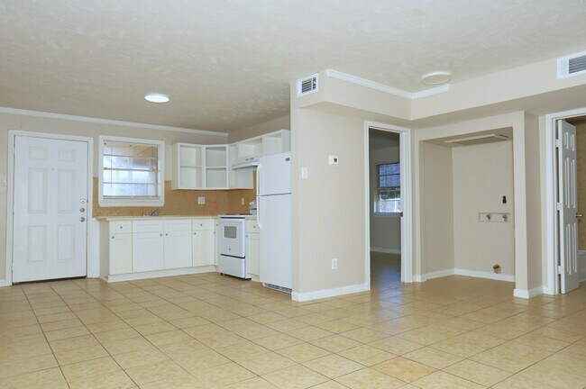 123 W 6th St