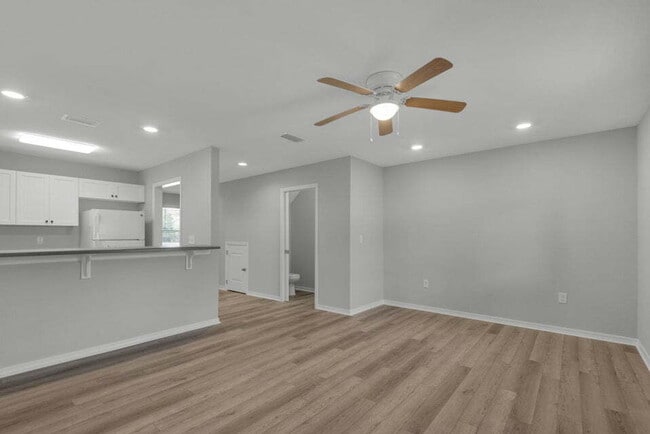 Photo - "Charming 2-Bed Townhouse Retreat in Fort Walton Beach with 2.5 Baths!"