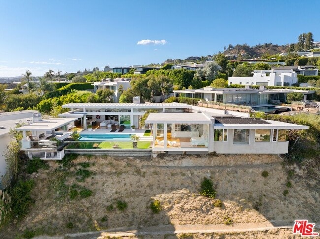 Photo - 1476 Blue Jay Way