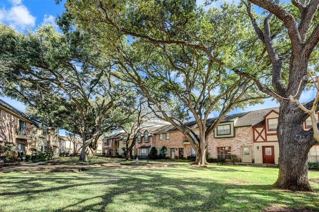 Photo - 14715 Barryknoll Ln Unit 142