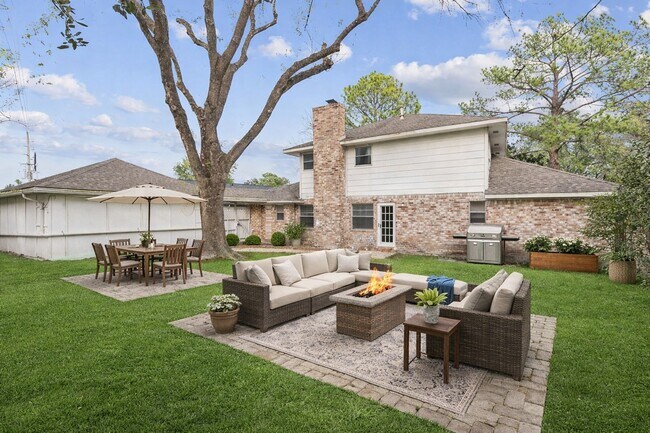 Photo - 2114 Briarview Dr