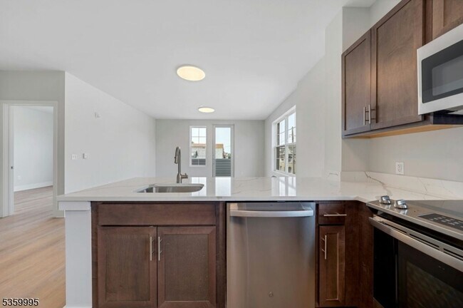 Photo - 247 Parker Ave Unidad 308