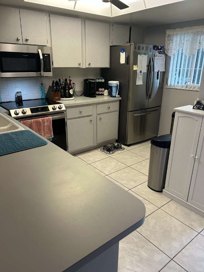 Room For Rent - lake front condo