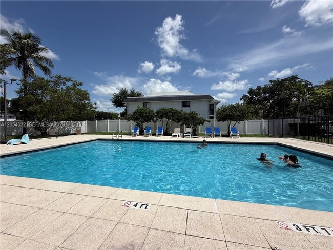 Building Photo - 6195 NW 186th St Unit 114