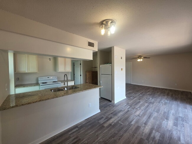 Photo - 1020 Autumn Cir