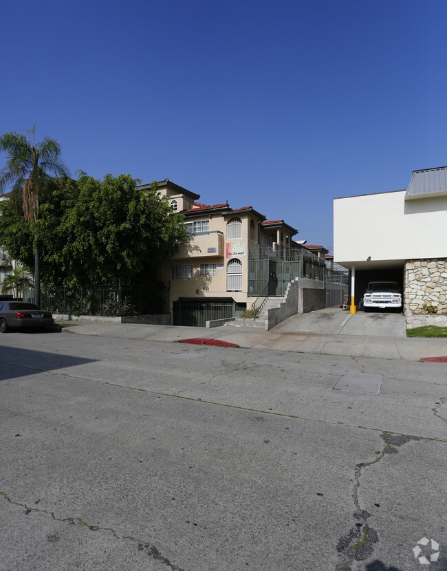 Primary Photo - Gramercy Manor