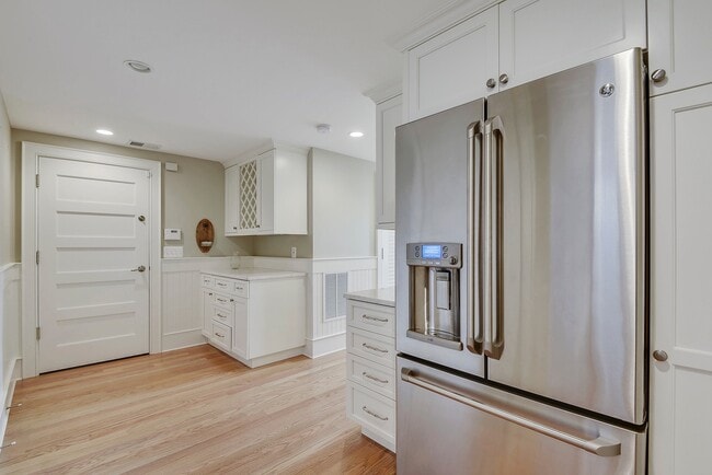 Photo - 5br Bethesda Home for Rent