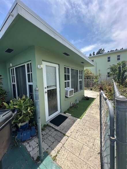 Photo - 1126 N H St