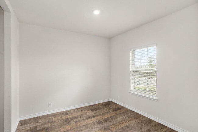 Photo - 5035 Punch Shot