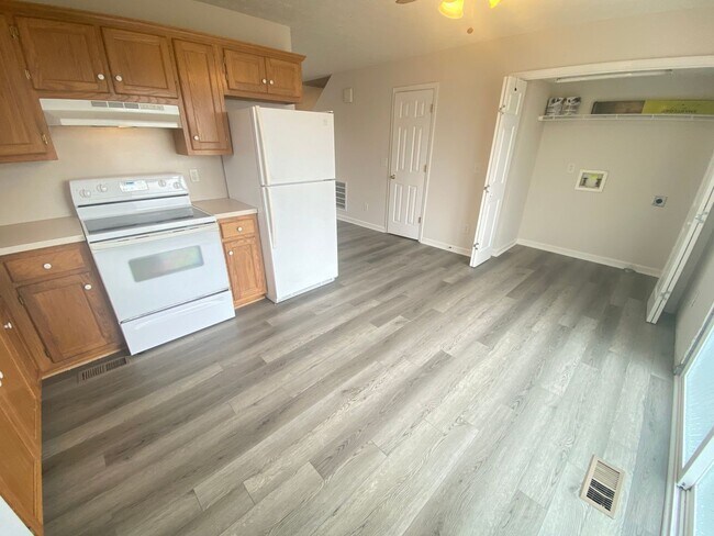 Photo - 708 Vincent Cason Ave