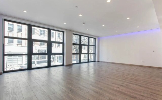 Photo - 222 E 7th St