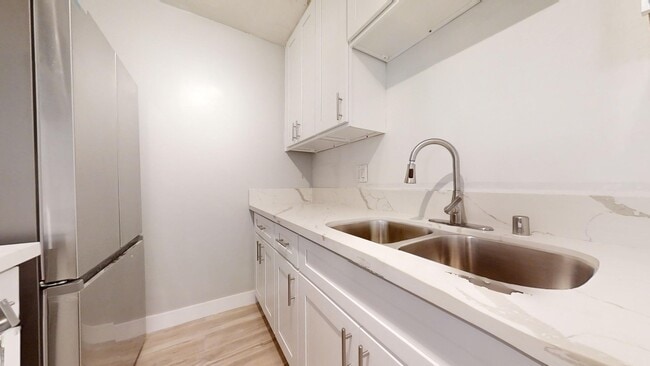 Photo - 1900 Rockefeller Ln