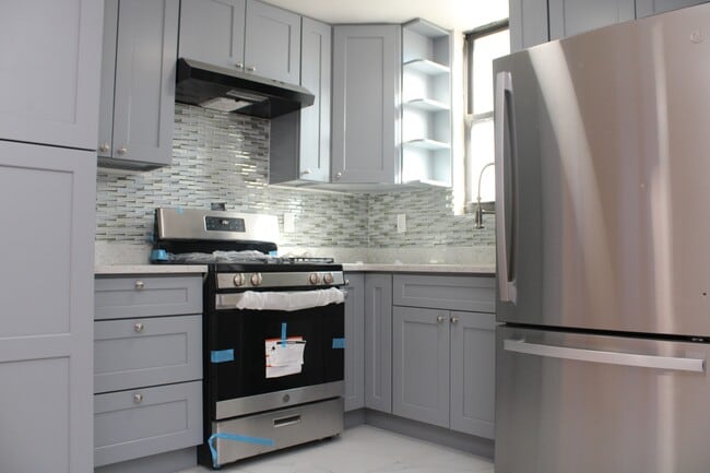 Photo - 1194 Dumont Ave